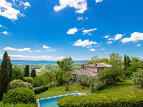 San Lorenzo Nuovo Villa | Villa Nicoletta: 4-Star Retreat with Pool & Hot Tub