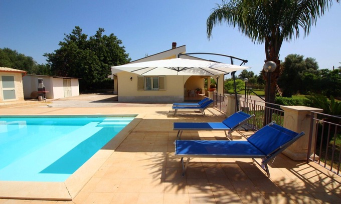 Floridia Villa | Explore Sicily's Eastern Coast: Pet-Friendly & Oceanfront Stay