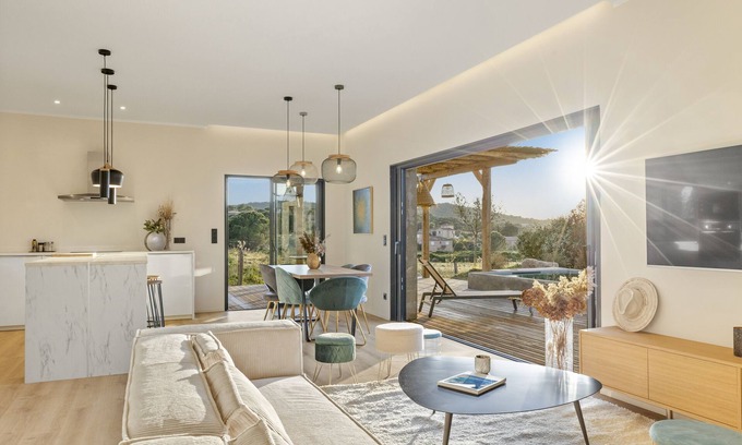 Figari Villa | Villa Nivalaggia: Breathtaking Sunsets & Private Pool Retreat