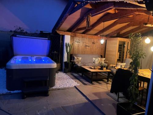 Izola Villa | Villa Noa: Relax with Jacuzzi, Sauna & Oceanfront Views