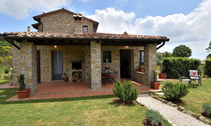 Roccalbegna Cottage | Villa Nocciola: Cozy Cottage Surrounded by Nature's Beauty