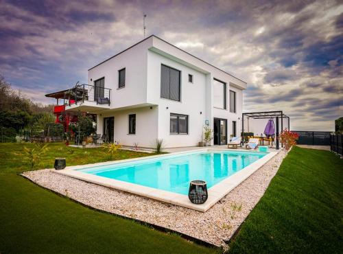 Valica Villa | Villa Noel: Oceanfront Escape with Stunning Views and Pool