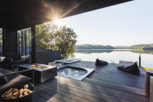 Salo Villa | Villa Noir Muurla: Lakefront Oasis with Hot Tub & Ocean View