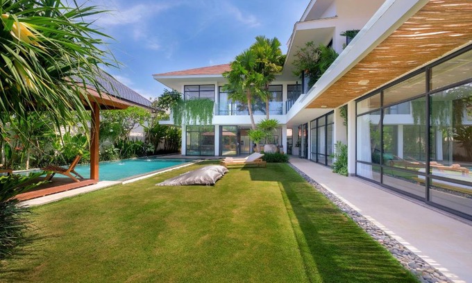 Batu Bolong Villa | Elegant Villa Nonnavana - Steps from Batu Bolong Beach