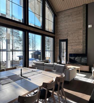Rovaniemi Villa | Villa Norvahovi - Lake view, sauna and wood interior