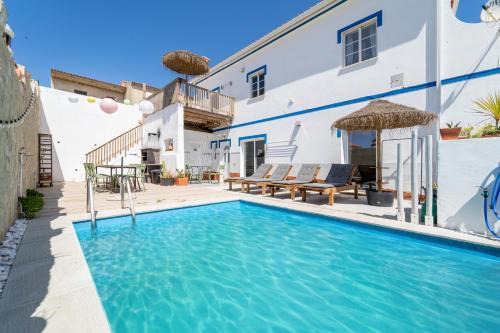 Carrapateira Villa | Oceanfront Villa O Altinho with Pool & Family-Friendly Access