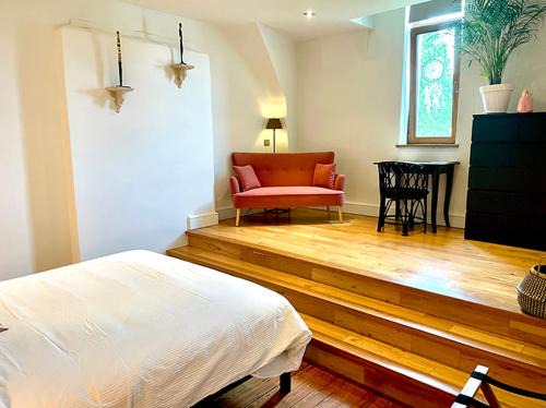 Virton Bed & Breakfast | Villa O: Oceanfront Retreat with Pool and Spa Amenities