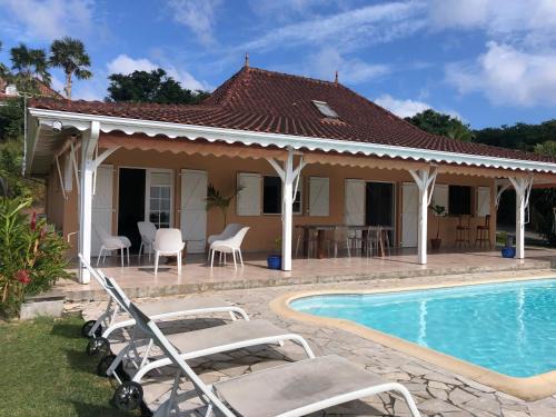 Le Diamant Villa | Discover Villa O'Mullane: Oceanfront Retreat with Pool