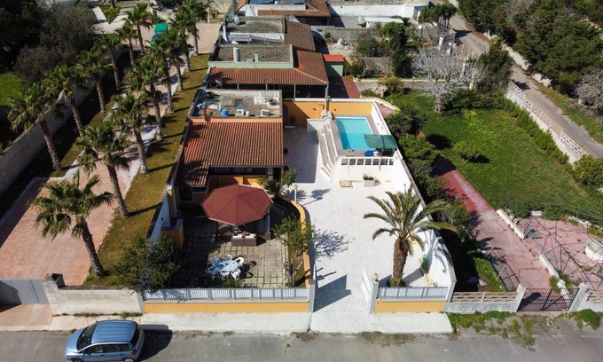 Torre dell'Orso Villa | Villa Oasi al Mare: Poolside Retreat Near the Sea, Melendugno