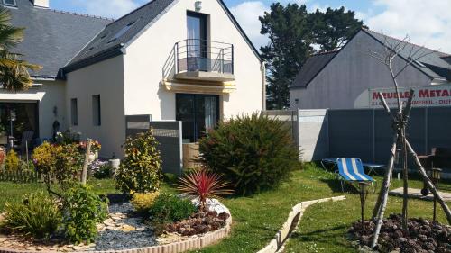 Groix House | Discover Villa Océane: 4-Star Pet-Friendly Getaway