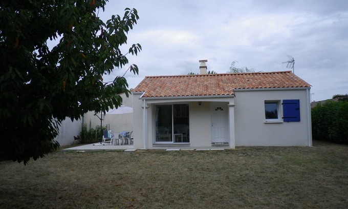 Saint-Vincent-sur-Jard House | Relax at Villa Océane: Guest Rated 9.8 with Spa & Breakfast