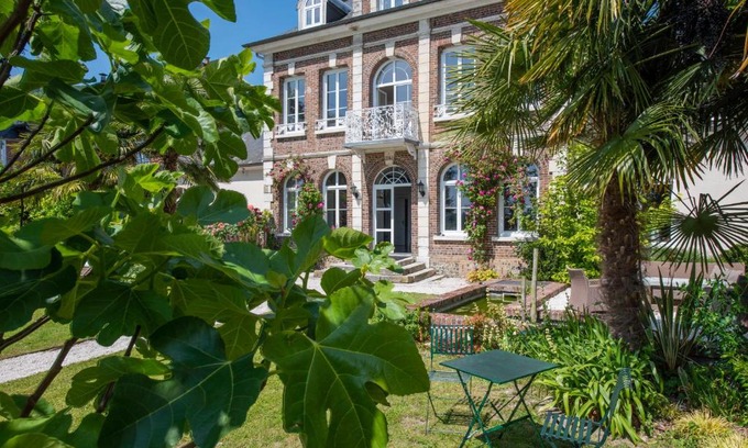 Villequier Bed & Breakfast | Cozy Villa Octavia Normandie B&B with Kitchen Amenities