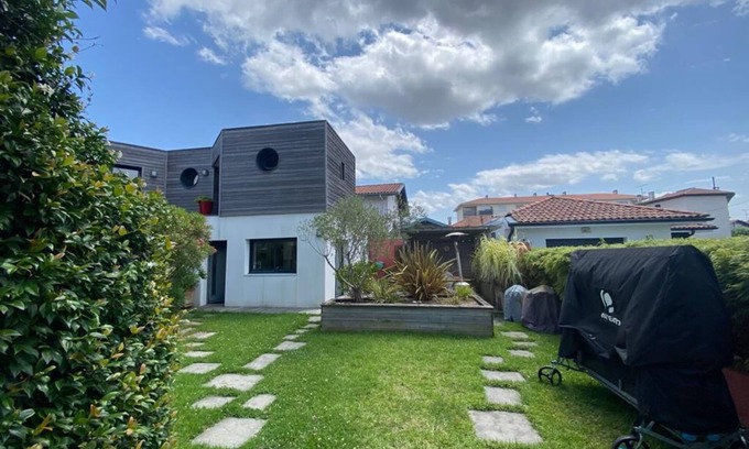 Anglet Villa | Central Villa with Pool and Ocean View – Rated 10/10!