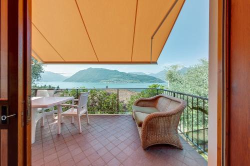 Sale Marasino Villa | Villa Olivella: Oceanfront Escape with 9/10 Guest Rating