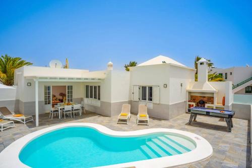 Matagorda Villa | Villa Olivina 2: Family-Friendly Retreat with Pool Access