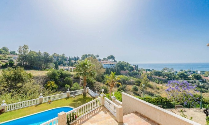Benalmadena Villa | Discover Villa Olmedo Benalmádena: Oceanfront Oasis