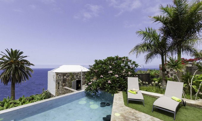 Los Realejos Villa | Seafront Villa with Pool and Ecological Farm Experience