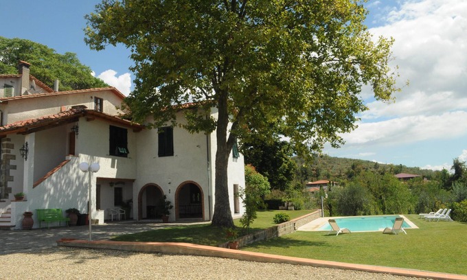 Castelfranco Piandisco Villa | Idyllic Villa in Tuscan Hills with Private Pool & Views