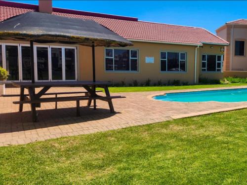 Port Owen Villa | Family-Friendly Villa on Maxi with Private Pool Access