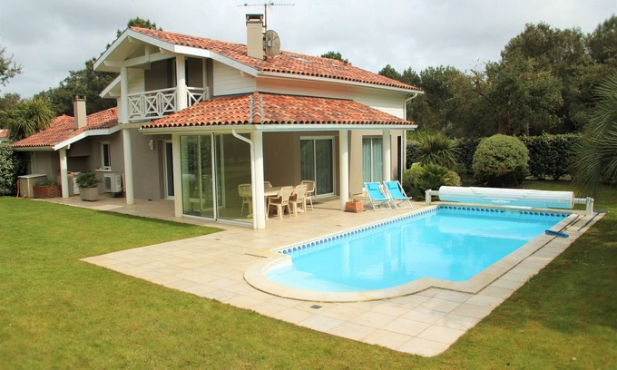 Soustons Villa | Villa on the Golf: Private Pool & Ocean Views Near Beaches