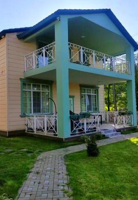 Khelvachauri Villa | Relax at Villa On The River: Pet-Friendly Retreat with Hot Tub