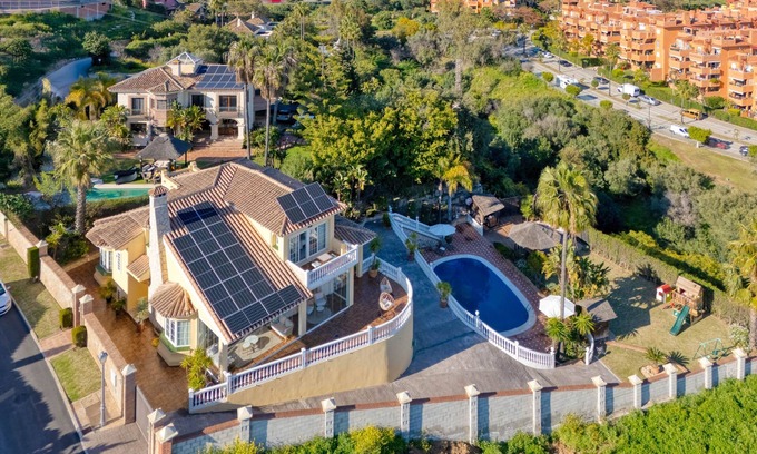 Marbella City Centre House | Villa Oriente - Family Villa with pool in Marbella East