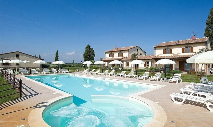 Cannara House | Villa Ornata B: Inviting Apartment with Pool and Free Wi-Fi