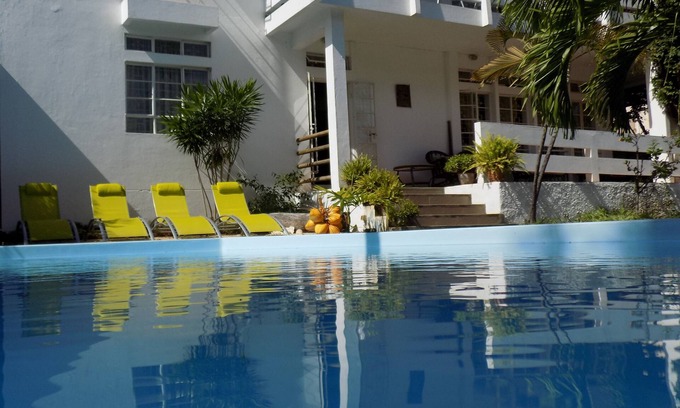 Flic-en-Flac Bed & Breakfast | Villa Osumare set facing the beach and the Indian Ocean