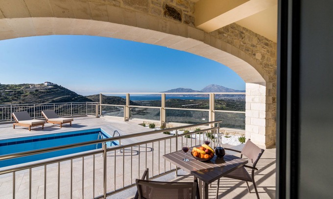 Kamilari Villa | Villa Ovgoro: Poolside Retreat with 10/10 Guest Rating