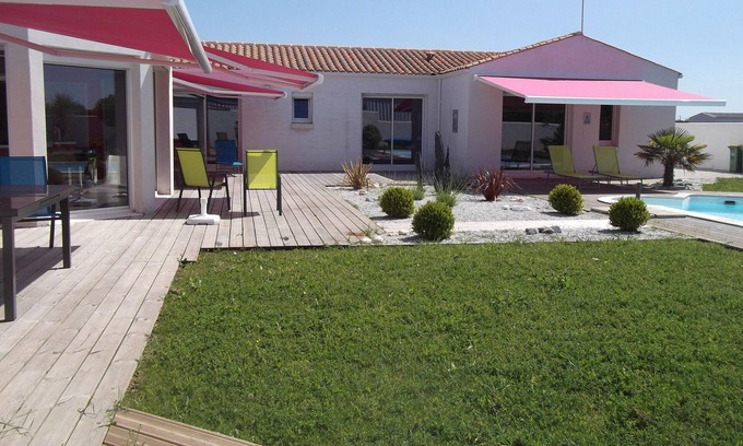 L'Echardiere Villa | Villa Oyala: Family-Friendly Retreat with Private Pool