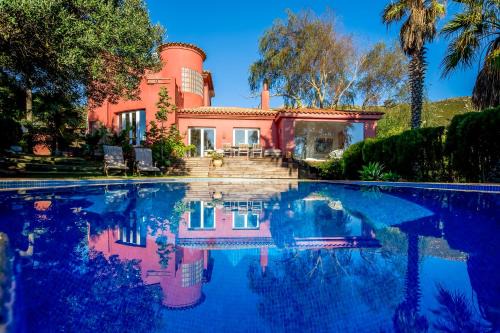 El Cuarton Villa | Stylish Villa in Tarifa with Stunning African Views