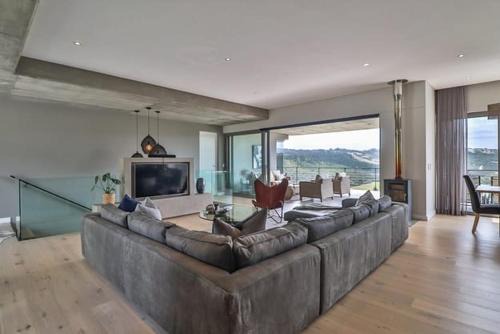 Brackenridge Private Residential Estate Villa | Villa Pacifico - 4BR Hilltop Lux Pool & View