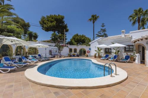 El Tosalet Villa | Villa Pakatoa: 4-Star Oceanfront Retreat with Top Reviews