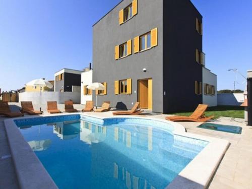 Valbandon Villa | Villa Palatium I: Pet Friendly with Pool & Hot Tub