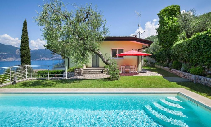 Torri del Benaco Villa | Relaxing Villa Palladini with Pool - Pet Friendly Getaway