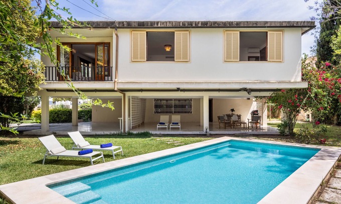 Plaza de Toros Ski Chalet | Villa Palma 1: Family-Friendly Haven with Pool & Spa