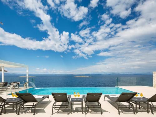 Blato Villa | Oceanfront Villa Palma: Family-Friendly Retreat with Pool