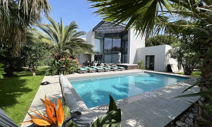 Cap d'Agde Villa | Villa Paloma Cap d'Agde: Spa, Heated Pool & 10/10 Rating