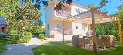 Afytos House | Villa Pandesia: Family-Friendly 4-Star Getaway with Top Ratings