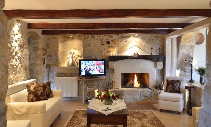 Ayios Thomas House | Cozy Villa Pannona in the Heart of Crete with Kitchen