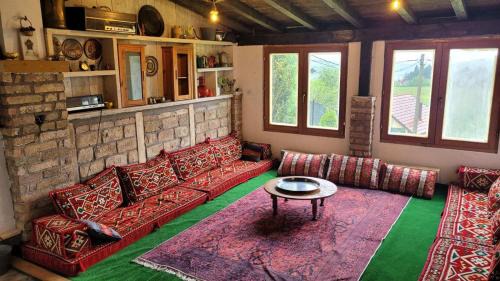 Binjezevo Villa | Elegant Villa Panorama Sarajevo - Family-Friendly & Accessible