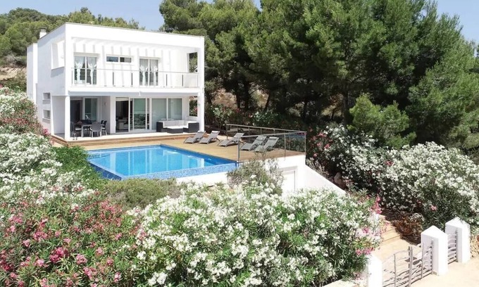 Coves Noves House | Villa Paraíso: Unique Stay with Private Pool in Coves Noves