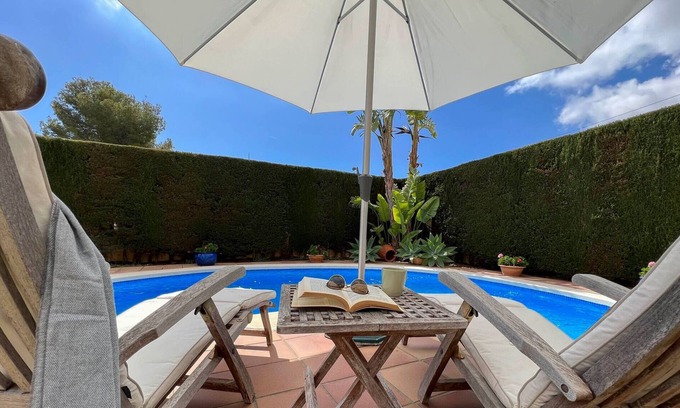 Roda de Bara Villa | Villa Paradís: Enchanting Retreat Just Minutes from the Beach