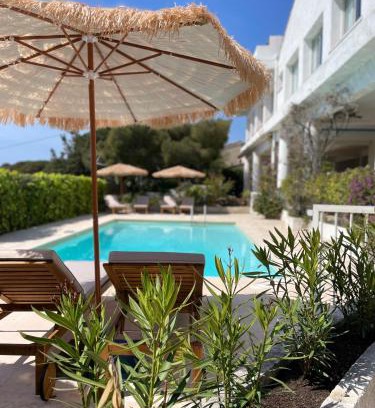 Les Issambres Hotel | Discover Villa Paradis: Oceanfront Retreat with Spa & Pool