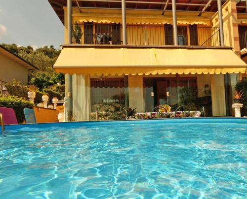 Polpenazze del Garda House | Villa Paradiso: Oceanfront Oasis with Spa and Hot Tub