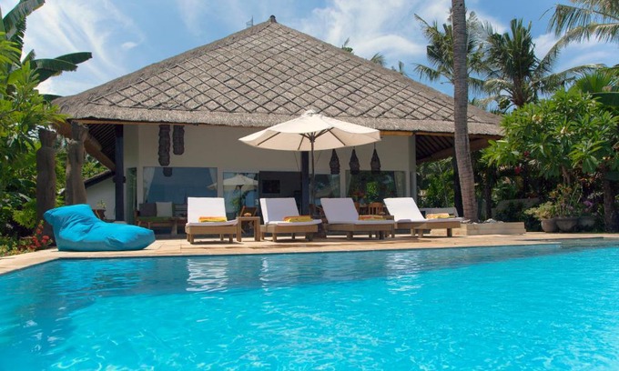 Dencarik Villa | Experience Villa Paradise Lovina: Oceanfront Bliss Awaits