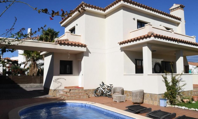 Les Tres Cales Villa | Villa Paradisiaque: 4-Star Oasis with Pool and Kid-Friendly Fun