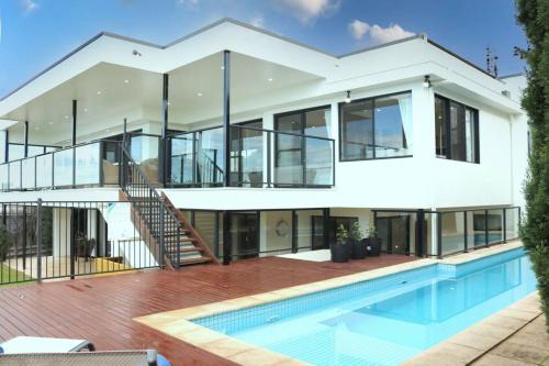 Tura Beach House | Villa Paradiso: Beachfront Haven with Pool & Ocean Views