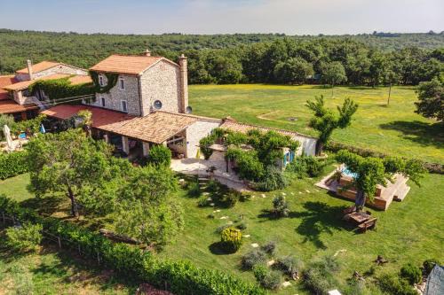 Vardica Villa | Villa Paradiso: Pet-Friendly Oasis with Ocean Views