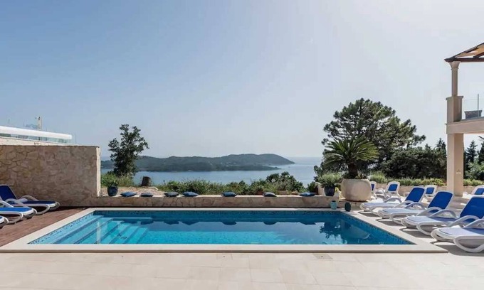 Orasac Villa | Villa Paradiso: Poolside Oasis with Ocean Views near Dubrovnik